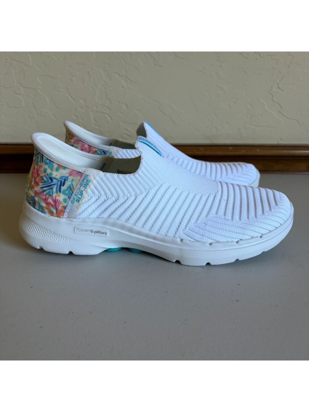Skechers Slip-Ins Go Walk Tropical Bay White Stretch Women's US 9